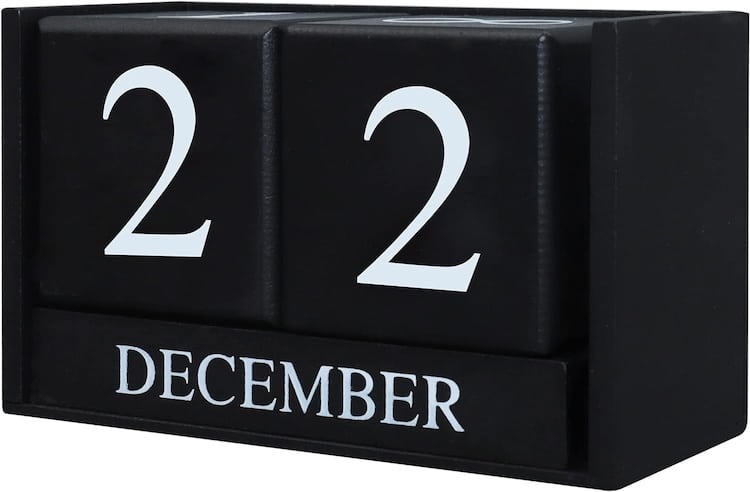 Cubes Perpetual Desk Calendar